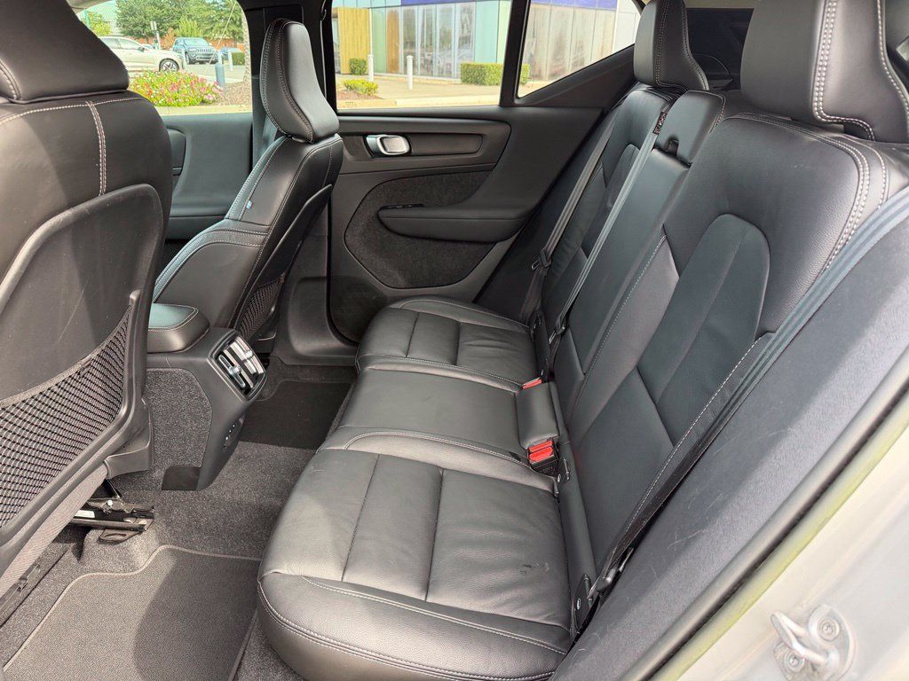 Used 2023 Volvo XC40 B5 Core w/ Protection Package Premier AWD/4WD image 13