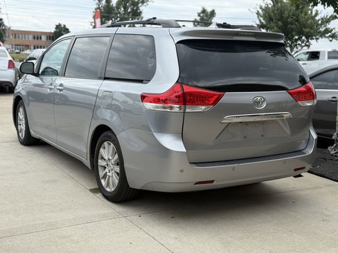 Used 2011 Toyota Sienna XLE image 5