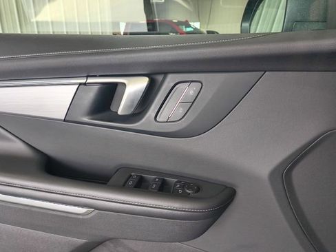 Used 2025 Buick Enclave Preferred AWD/4WD image 18