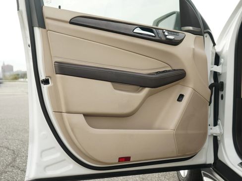 Used 2019 Mercedes-Benz GLE 400 4MATIC image 11