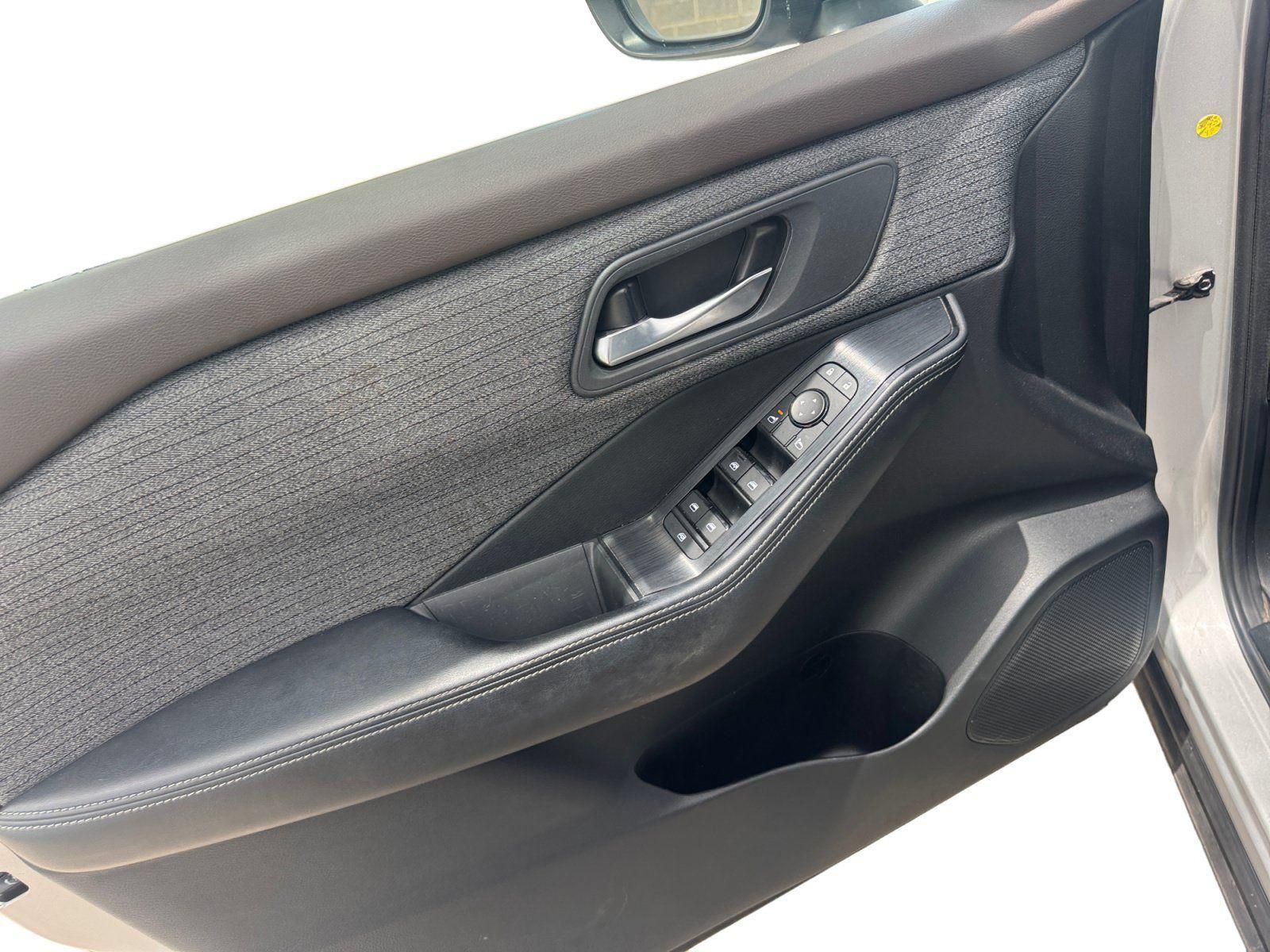 Used 2021 Nissan Rogue SV FWD image 19