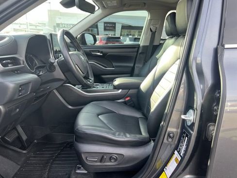 Used 2020 Toyota Highlander XLE image 15