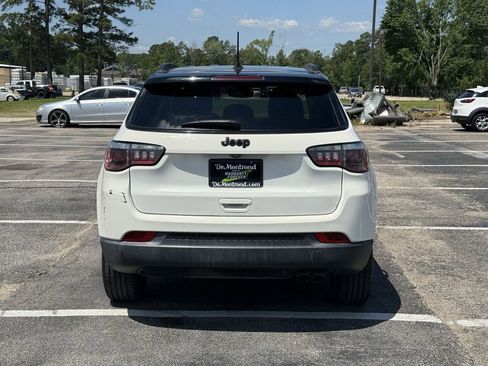 Used 2019 Jeep Compass Latitude FWD image 6