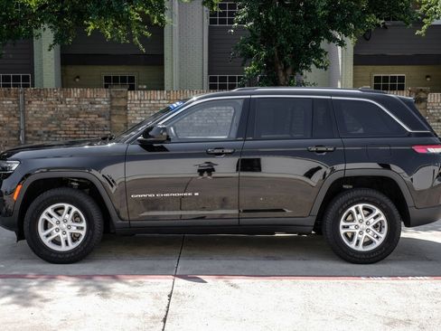 Used 2022 Jeep Grand Cherokee Laredo w/ Luxury Tech Group I image 21