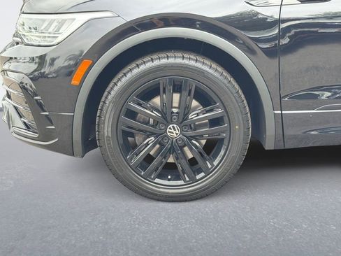 Used 2022 Volkswagen Tiguan SE R-Line FWD image 34