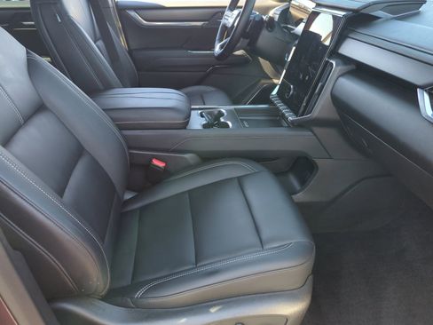 Used 2024 GMC Acadia Elevation image 19