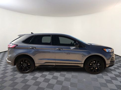 Used 2024 Ford Edge SE w/ Black Appearance Package image 5