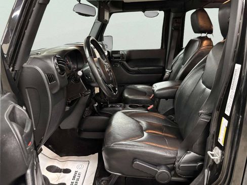 Used 2015 Jeep Wrangler Unlimited Sahara AWD/4WD image 14