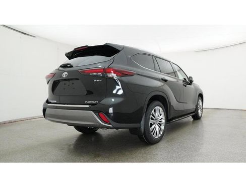 New 2026 Toyota Highlander Platinum image 24