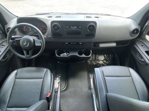 Used 2022 Mercedes-Benz Sprinter 2500 image 2