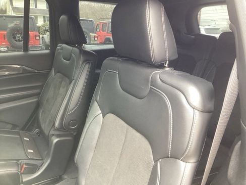 Used 2021 Jeep Grand Cherokee L Laredo image 15