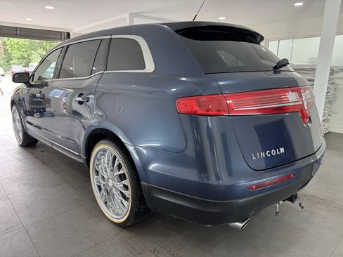 Used 2017 Lincoln MKT FWD image 4