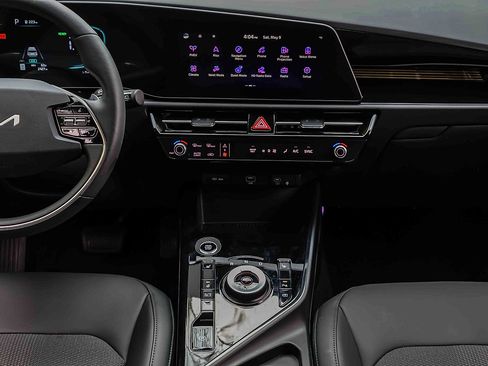 Certified 2025 Kia Niro EX w/ EX Cold Weather Package FWD image 25