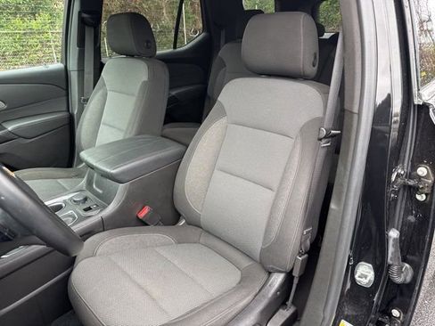 Used 2023 Chevrolet Traverse LT image 10