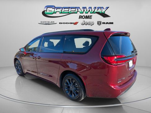 Used 2021 Chrysler Pacifica Touring-L w/ Uconnect Theater Family Group image 5