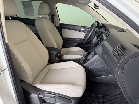 Used 2020 Volkswagen Tiguan SE w/ Panoramic Sunroof Package AWD/4WD image 24