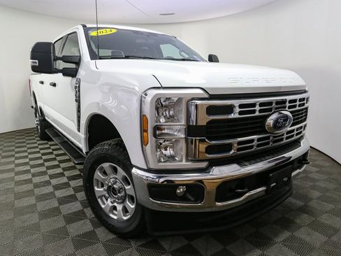 Used 2024 Ford F350 XLT image 3