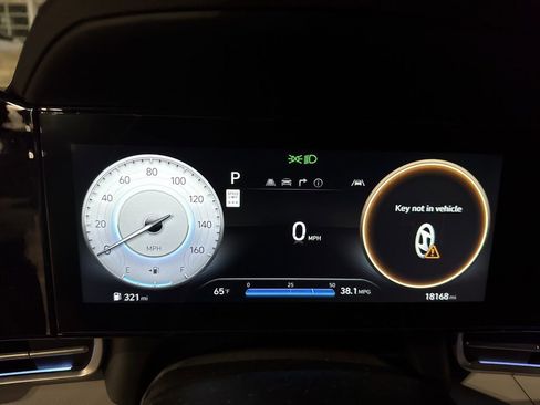 Used 2025 Hyundai Elantra Limited image 10