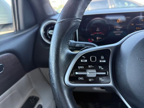 Used 2020 Mercedes-Benz GLB 250 w/ Premium Package image 21