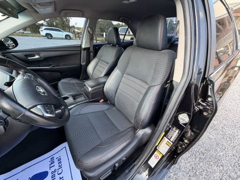 Used 2015 Toyota Camry SE FWD image 9