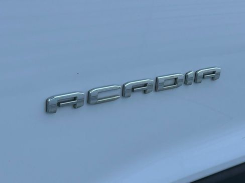 Used 2023 GMC Acadia SLT image 41