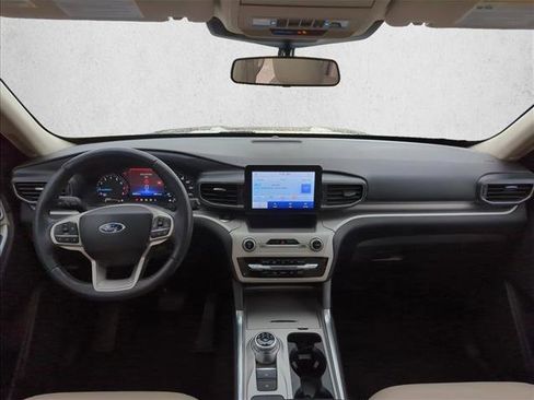 Used 2022 Ford Explorer XLT w/ Equipment Group 202A image 14