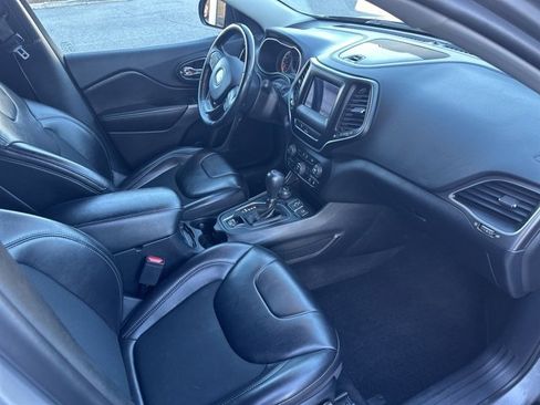 Used 2019 Jeep Cherokee Latitude Plus w/ Cold Weather Group image 7