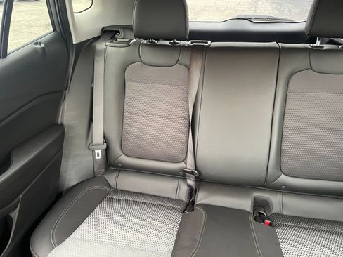 Used 2025 Chevrolet Trax LT image 37