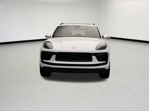 Used 2025 Porsche Macan image 8