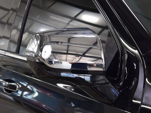 Used 2025 Chevrolet Tahoe Premier AWD/4WD image 17