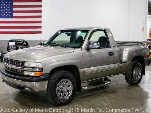 Used 2000 Chevrolet Silverado 1500 LS w/ Off-Road Chassis Pkg AWD/4WD image 1