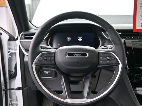 Used 2023 Jeep Grand Cherokee L Laredo image 30