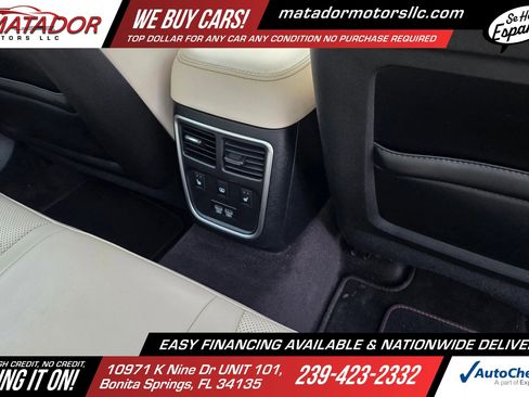 Used 2017 Chrysler 300 C RWD image 14