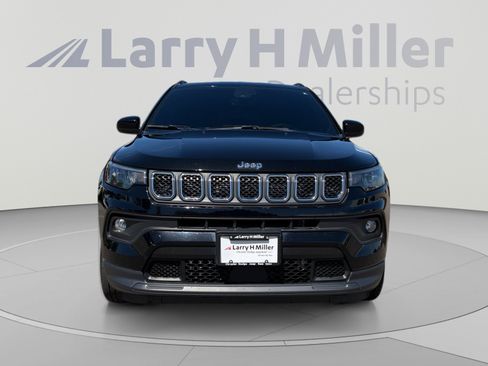 Used 2023 Jeep Compass Latitude w/ Convenience Group AWD/4WD image 9