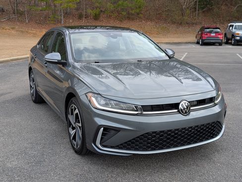 Used 2025 Volkswagen Jetta SEL image 11