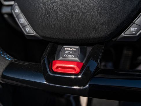 Used 2024 Lamborghini Huracan EVO image 15