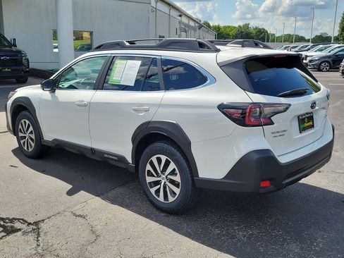 Used 2024 Subaru Outback Premium AWD/4WD image 3
