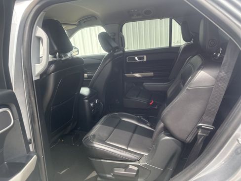 Used 2020 Ford Explorer XLT w/ Equipment Group 202A RWD image 13