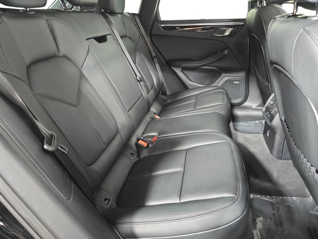 Certified 2026 Porsche Macan AWD/4WD image 26