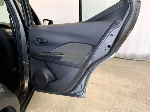 Used 2018 Nissan Kicks SV FWD image 23
