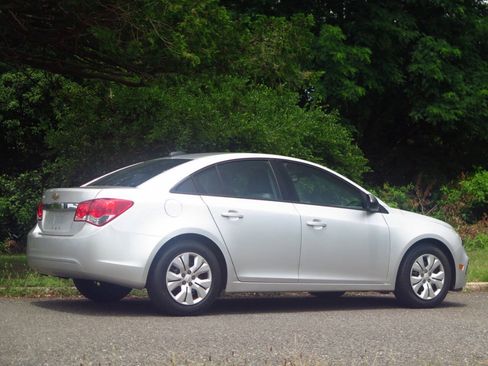Used 2015 Chevrolet Cruze LS FWD image 4