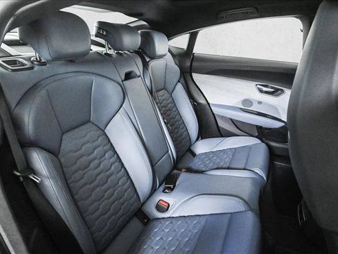 Used 2023 Audi e-tron GT Premium Plus image 21