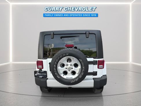 Used 2014 Jeep Wrangler Unlimited Sahara w/ Dual Top Group AWD/4WD image 11