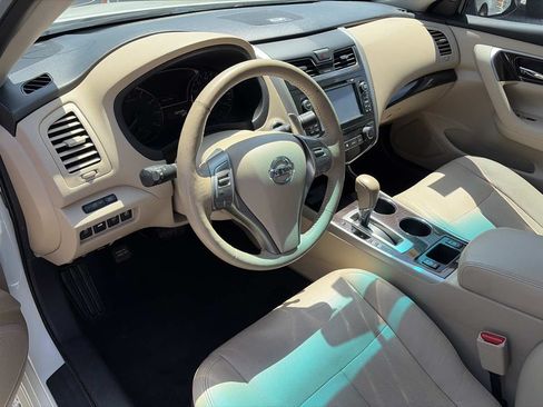 Used 2015 Nissan Altima 3.5 SL FWD image 2
