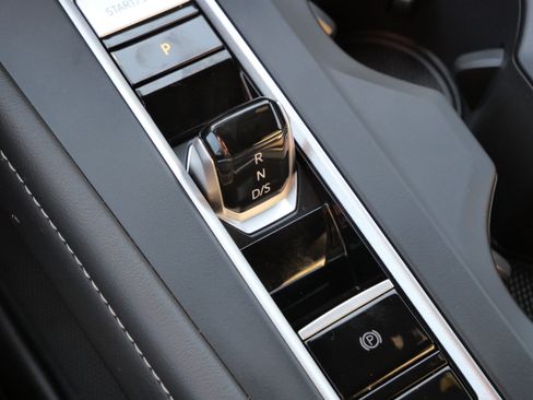 Certified 2025 Volkswagen Atlas Cross Sport SE image 25