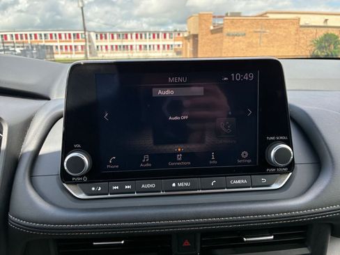Used 2025 Nissan Rogue SV AWD/4WD image 16