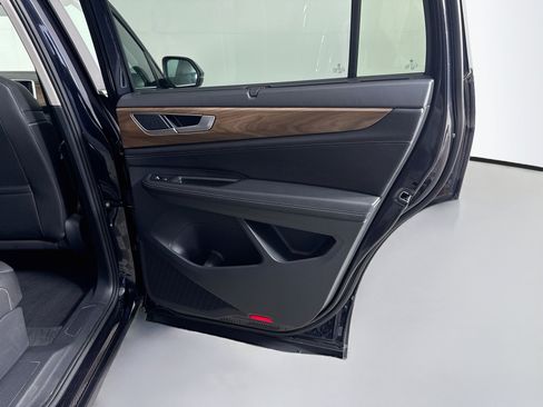 Used 2026 Volkswagen Atlas SE FWD image 28