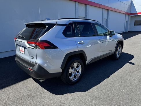 Used 2025 Toyota RAV4 XLE AWD/4WD image 5