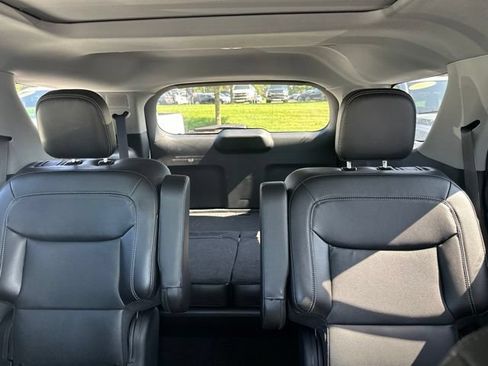 Used 2023 Ford Explorer Limited w/ Limited Technology Package AWD/4WD image 14