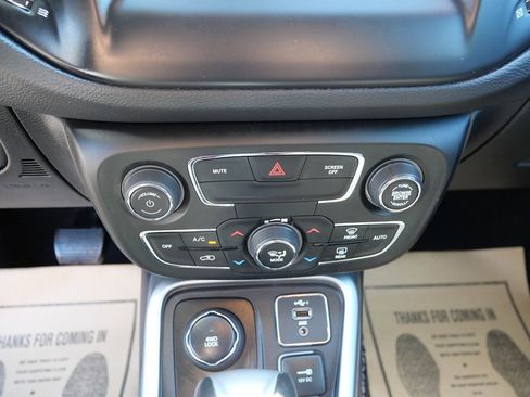 Used 2020 Jeep Compass Latitude AWD/4WD image 18